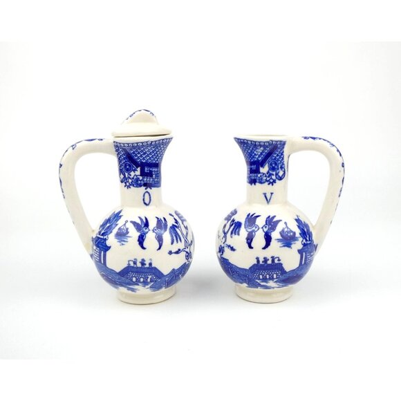 Set Of 2 Vintage Blue & White Ceramic Oil & Vinegar Cruet Pitchers With 1 Lid - Picture 1 of 16
